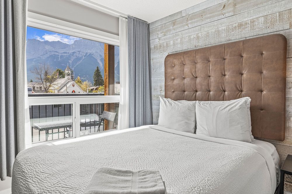 Lamphouse By Basecamp Double Room with Mountain View (Self Check In, No Pets) 4