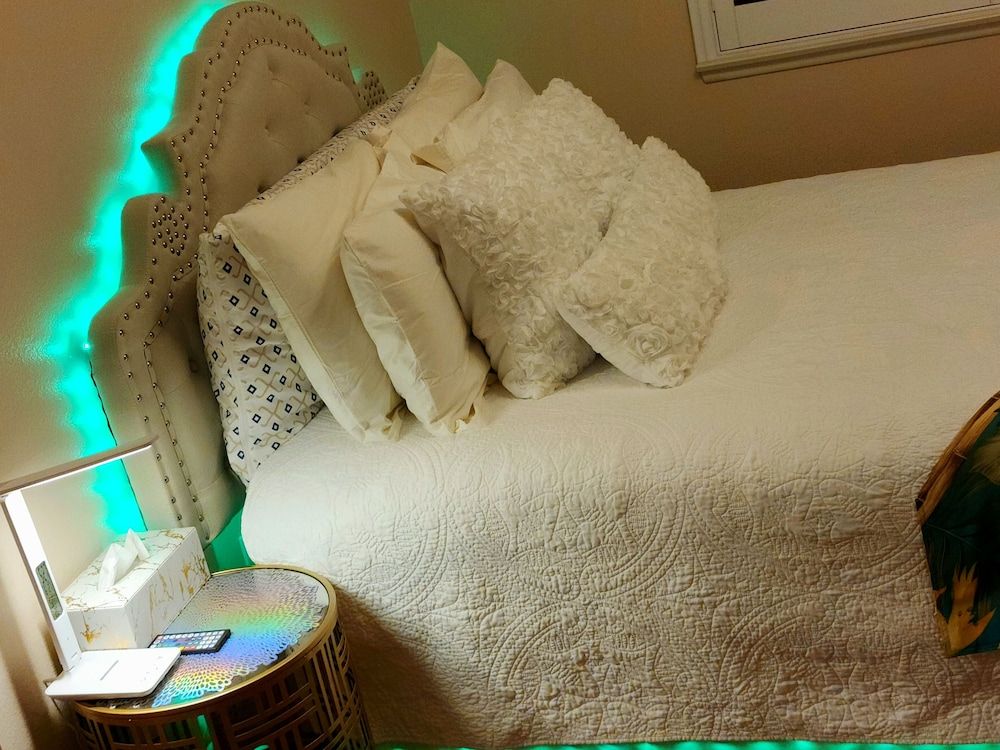 Balloons and Wine Private Queen Room 10