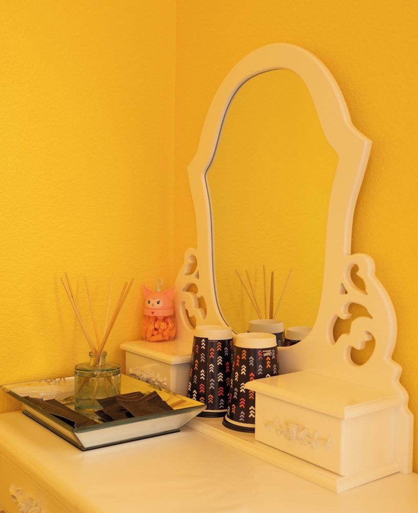 Balloons and Wine Private Queen Room 34