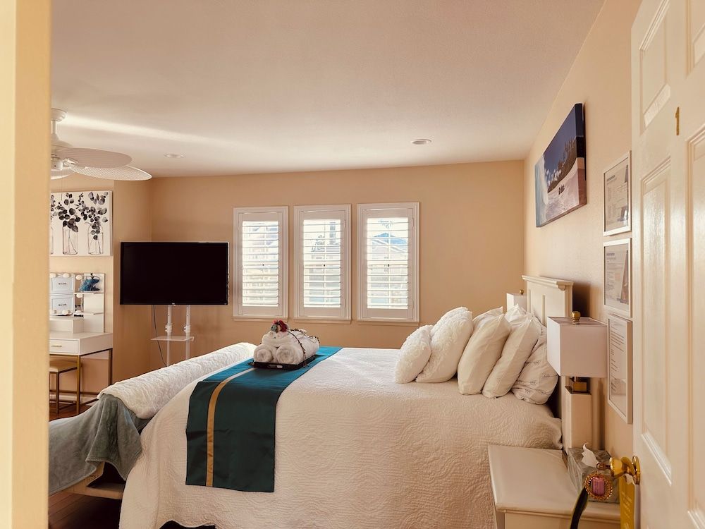 Balloons and Wine Private Queen Room 13