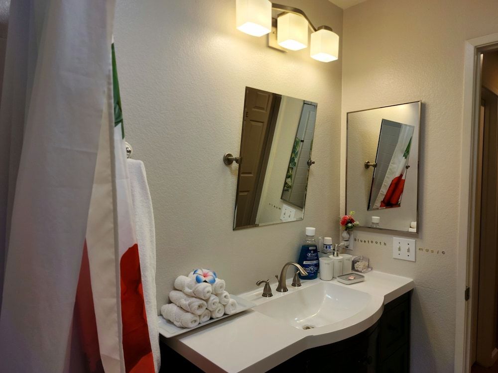 Balloons and Wine Private Queen Room 22