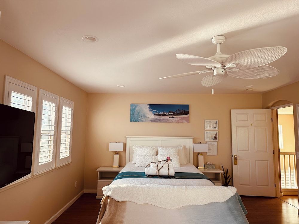 Balloons and Wine Private Queen Room 15