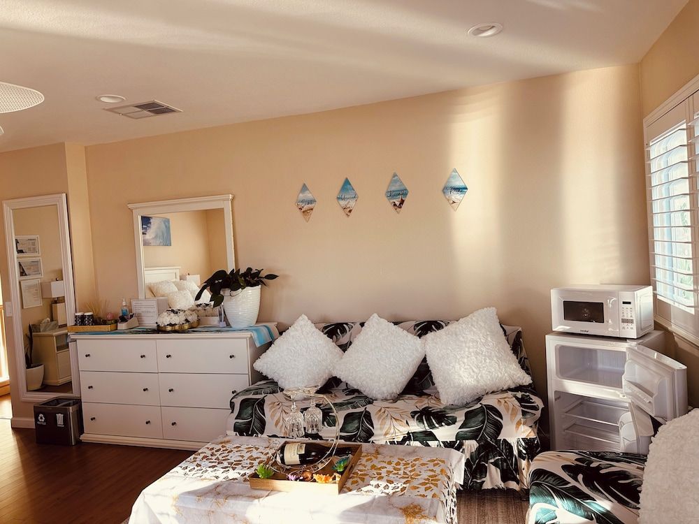 Balloons and Wine Private Queen Room 16