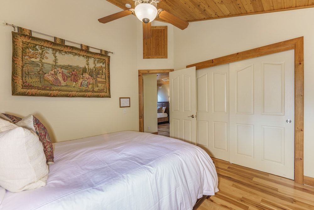 House, Multiple Beds, Patio, Mountain View (Yosemite Insiders)