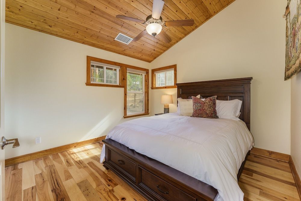 House, Multiple Beds, Patio, Mountain View (Yosemite Insiders)
