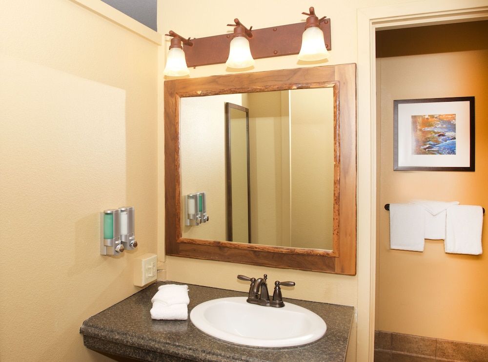 Yosemite Valley Lodge Classic Room, 2 Double Beds 2