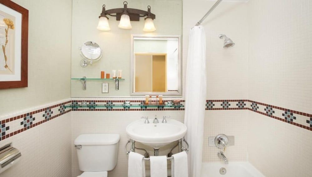 The Ahwahnee Classic Double Room, 2 Double Beds, Mountain View 4