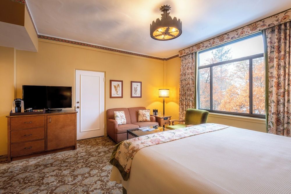 The Ahwahnee Classic Double Room, 2 Double Beds, Mountain View 2