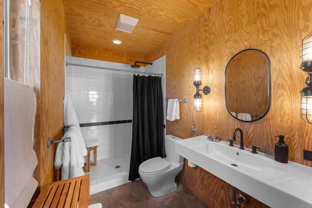 Lazo House - A Riverfront Retreat House 23