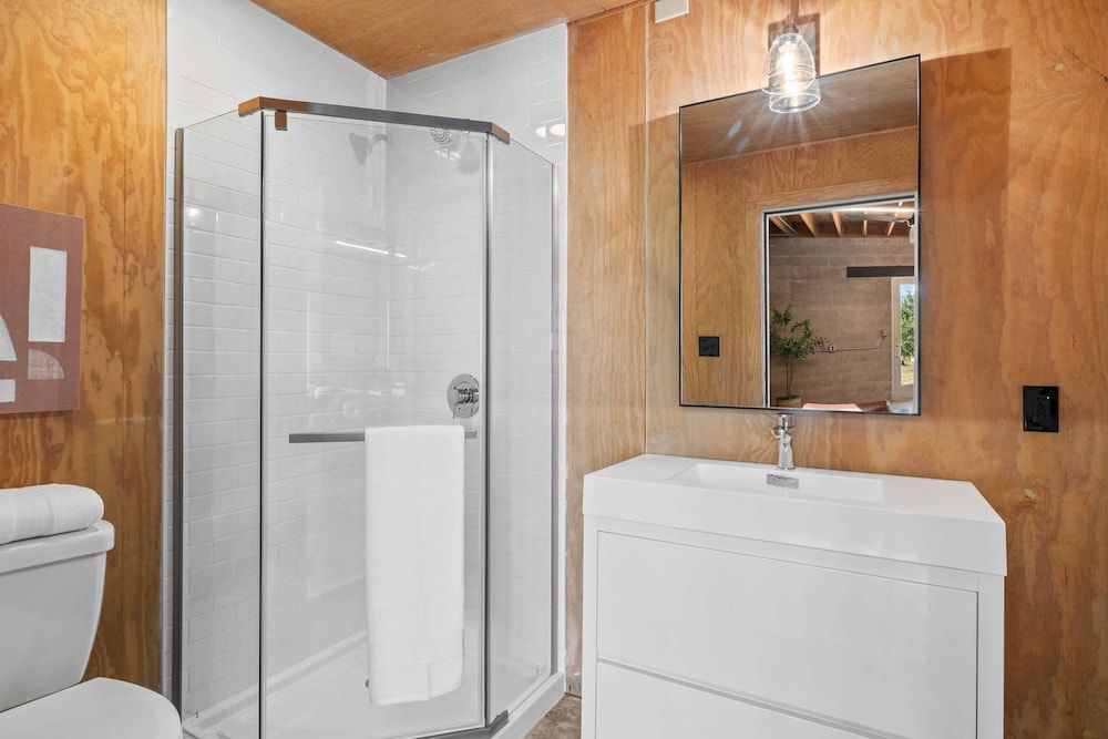 Lazo House - A Riverfront Retreat House 20