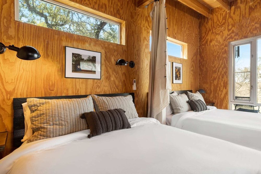 Lazo House - A Riverfront Retreat House 4