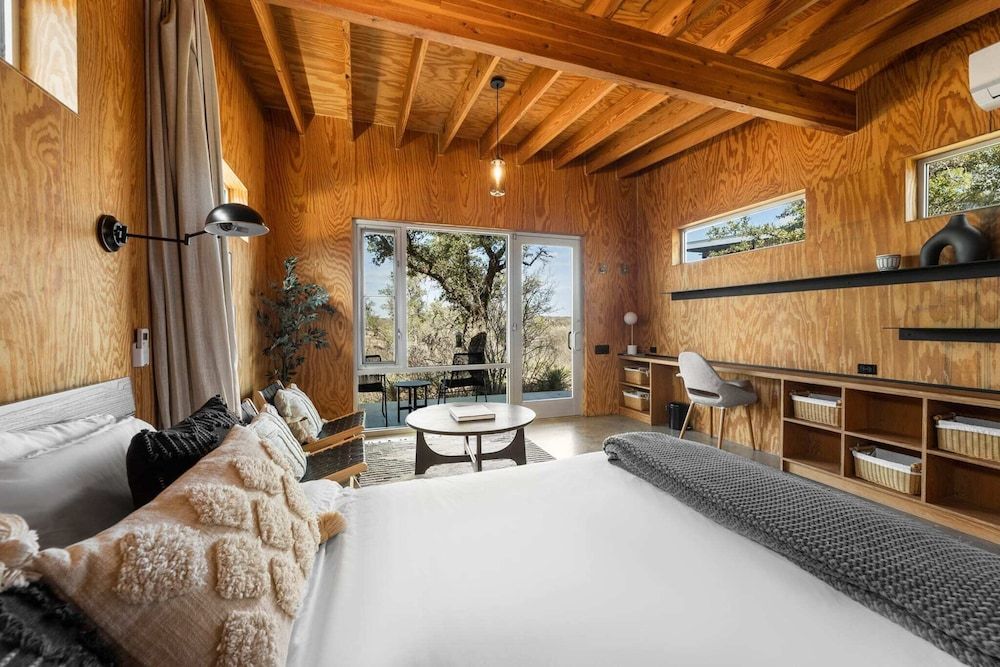 Lazo House - A Riverfront Retreat House 10