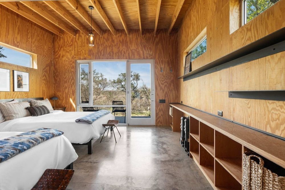 Lazo House - A Riverfront Retreat House 7