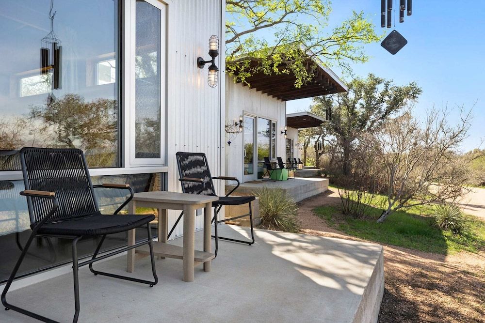 Lazo House - A Riverfront Retreat House 15