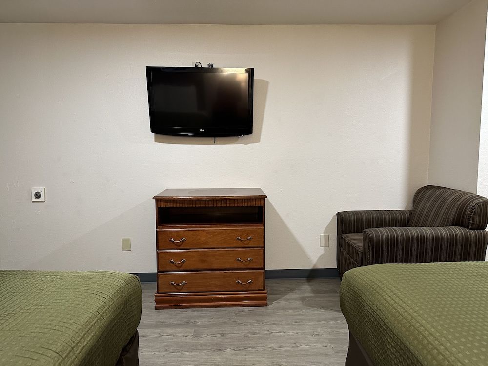 Llano Motel Deluxe Room, 2 Queen Beds, Non Smoking, Kitchenette 7