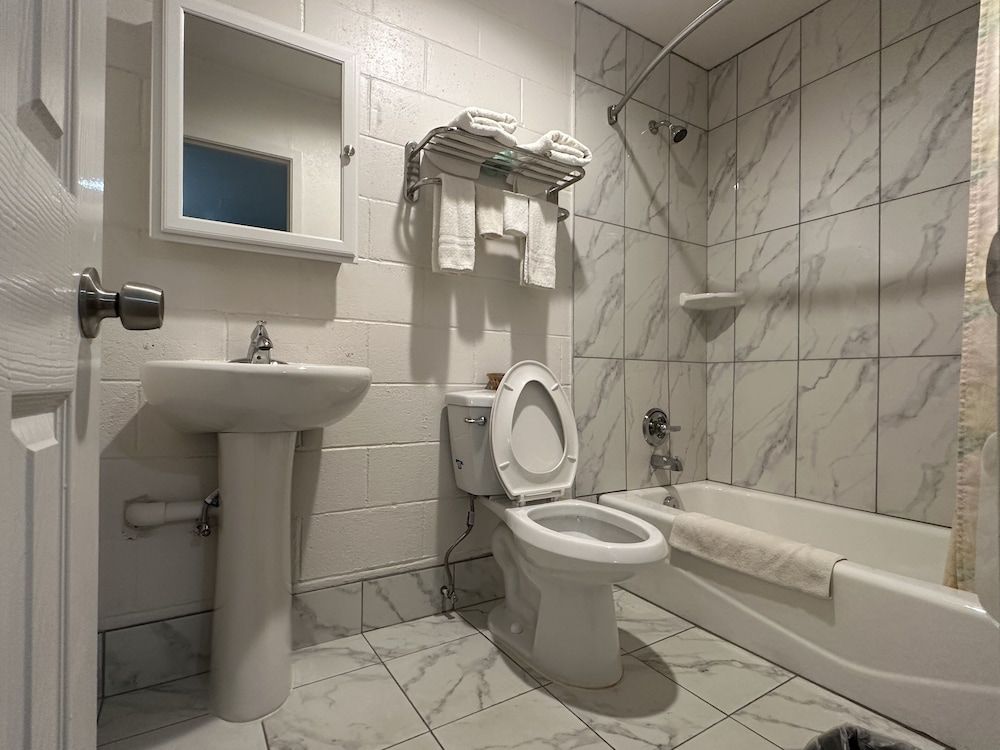 Llano Motel Basic Double or Twin Room, Non Smoking 5