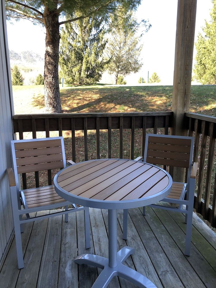 Massanutten Resort Woodstone Meadows Premium 2 Bedroom Condo with Spa Tub. 3