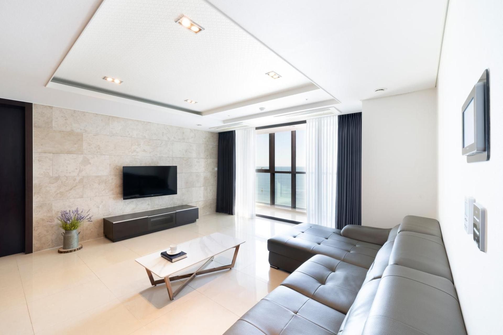 Deluxe Suite - Non-Smoking