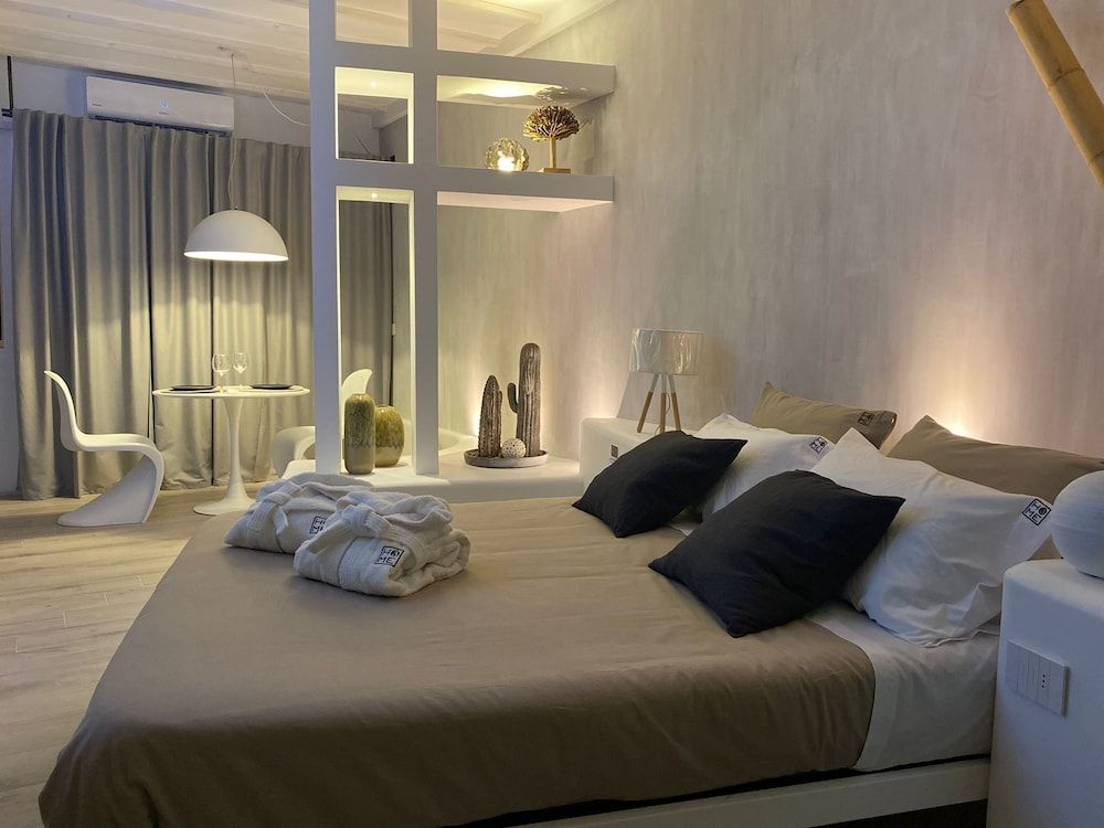 Home3 bed Deluxe Suite 6