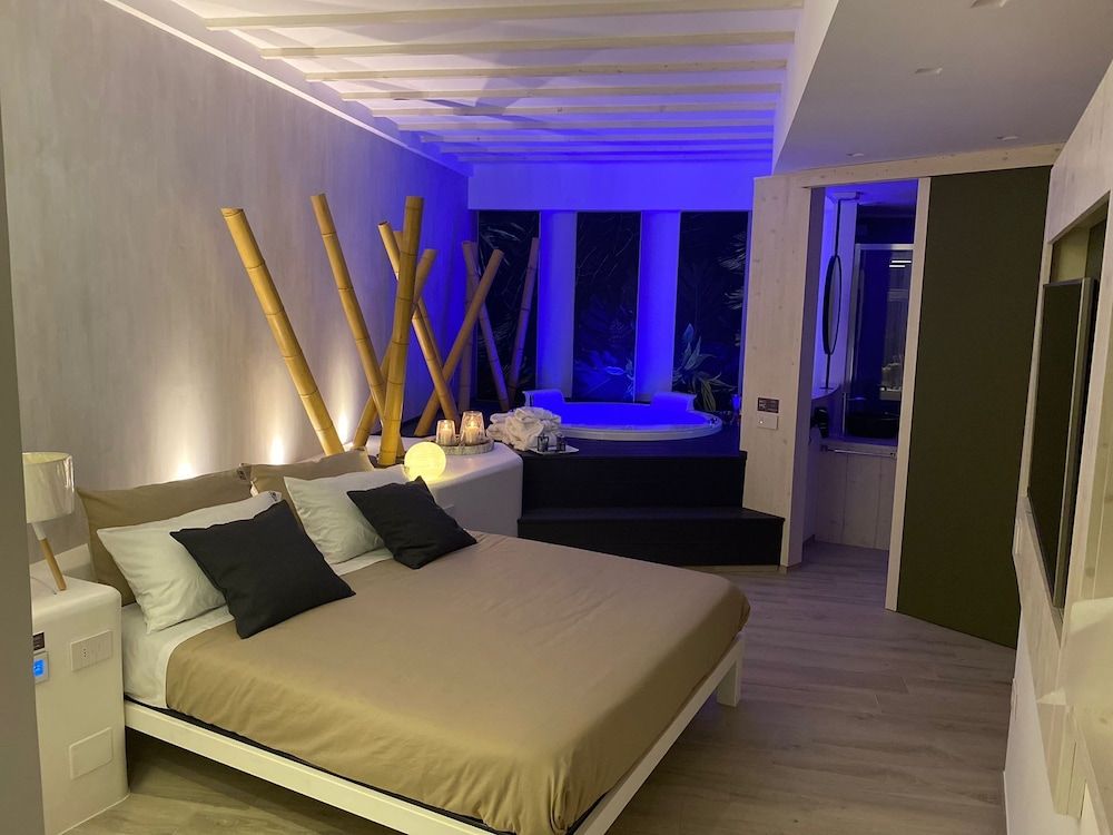 Home3 bed Deluxe Suite 8