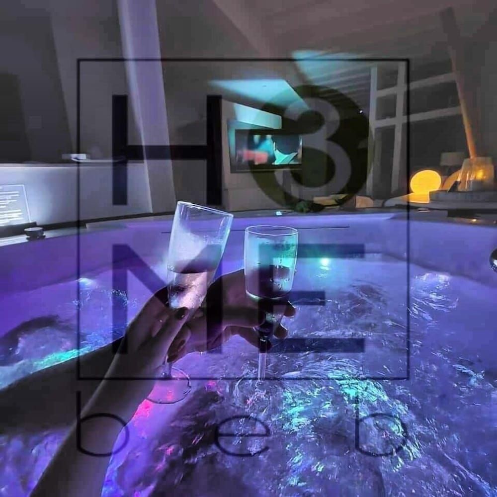 Home3 bed Deluxe Suite 2