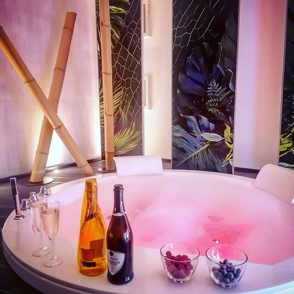 Home3 bed Deluxe Suite 5