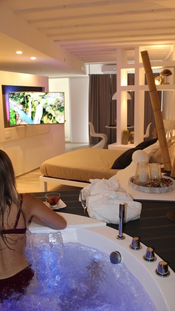 Home3 bed Deluxe Suite 4