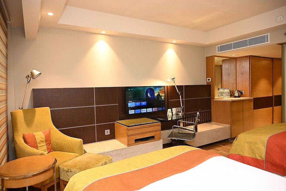 The LaLiT New Delhi Deluxe Rooms Twin 3