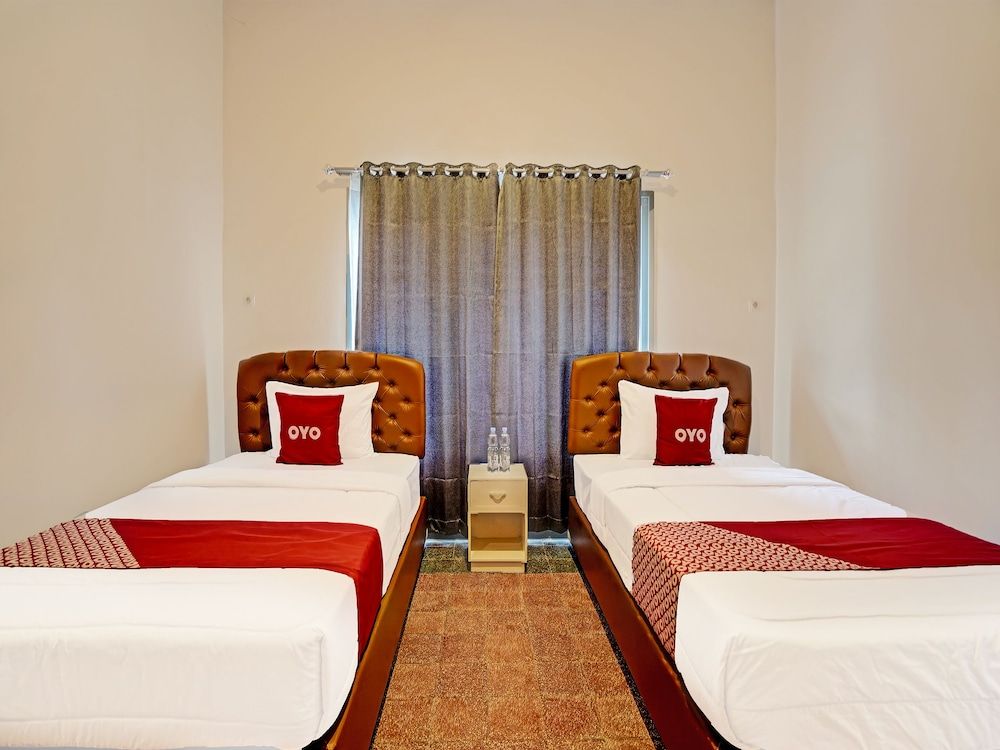Super OYO 91618 Hotel Nawangwulan