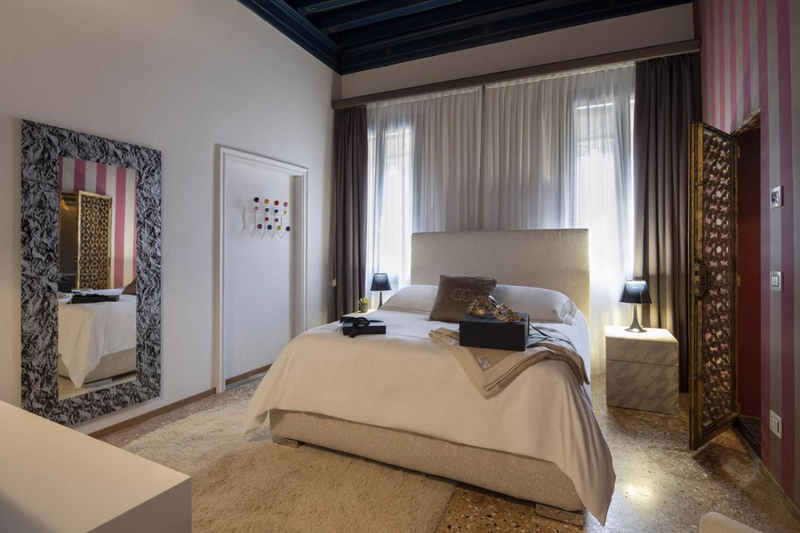 Luxury Canal View Room