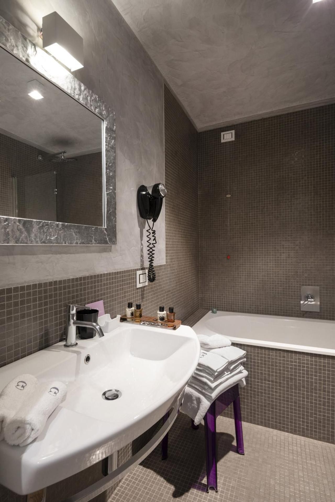 Luxury Canal View Room