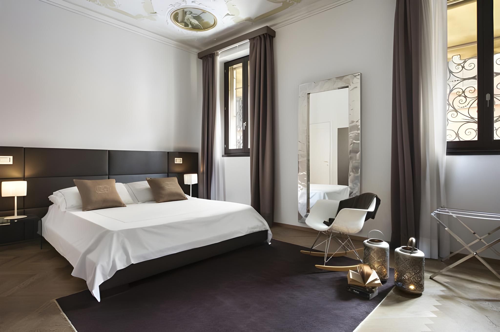 Luxury Canal View Room