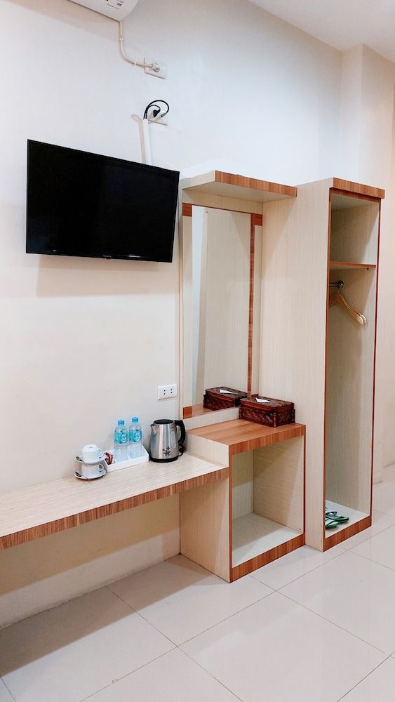 Hotel Amel Convention Hall Family Triple Room 3