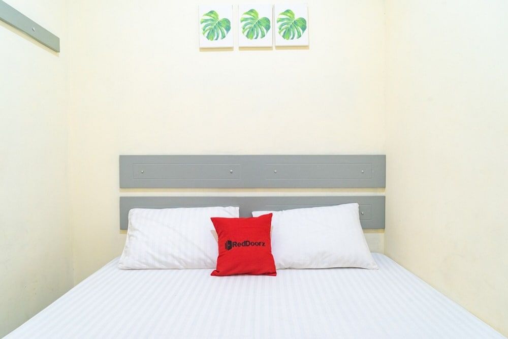 RedDoorz near CBD Ciledug Double Room 2