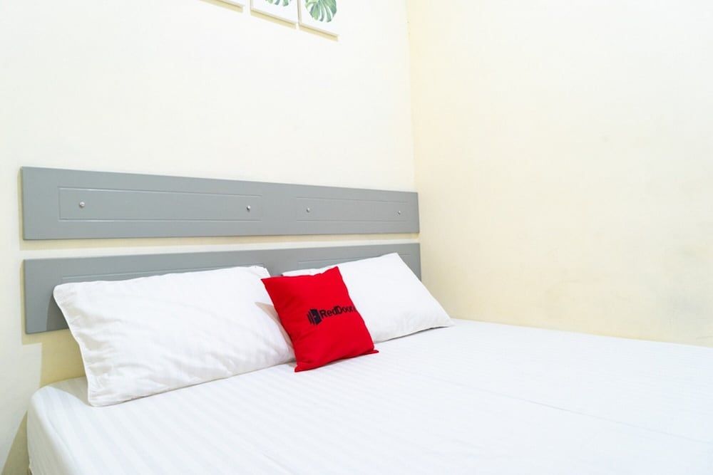 RedDoorz near CBD Ciledug Double Room 5