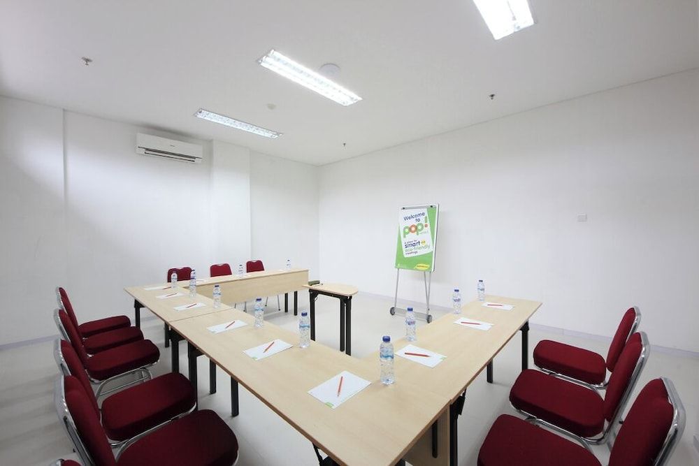 undefined POP! Hotel Airport Jakarta 4