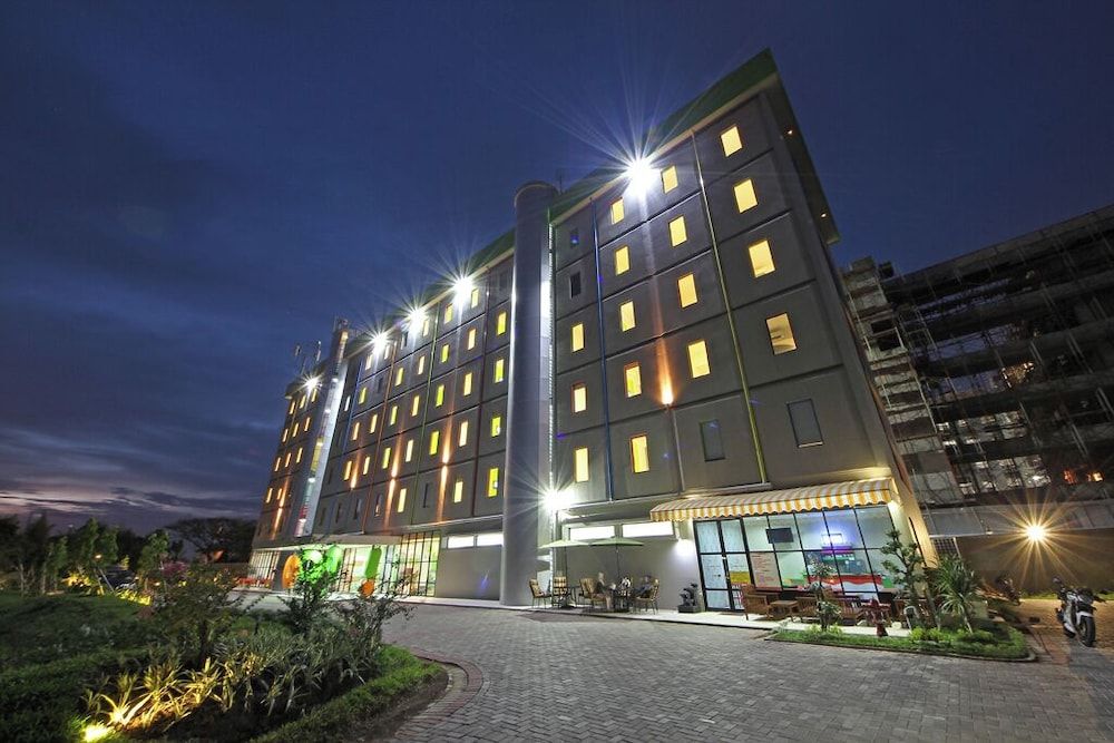undefined POP! Hotel Airport Jakarta 2