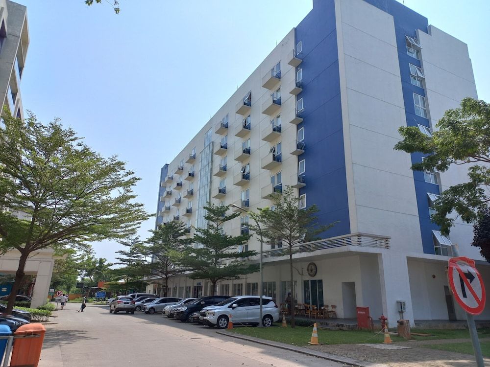 undefined Aero Room 8