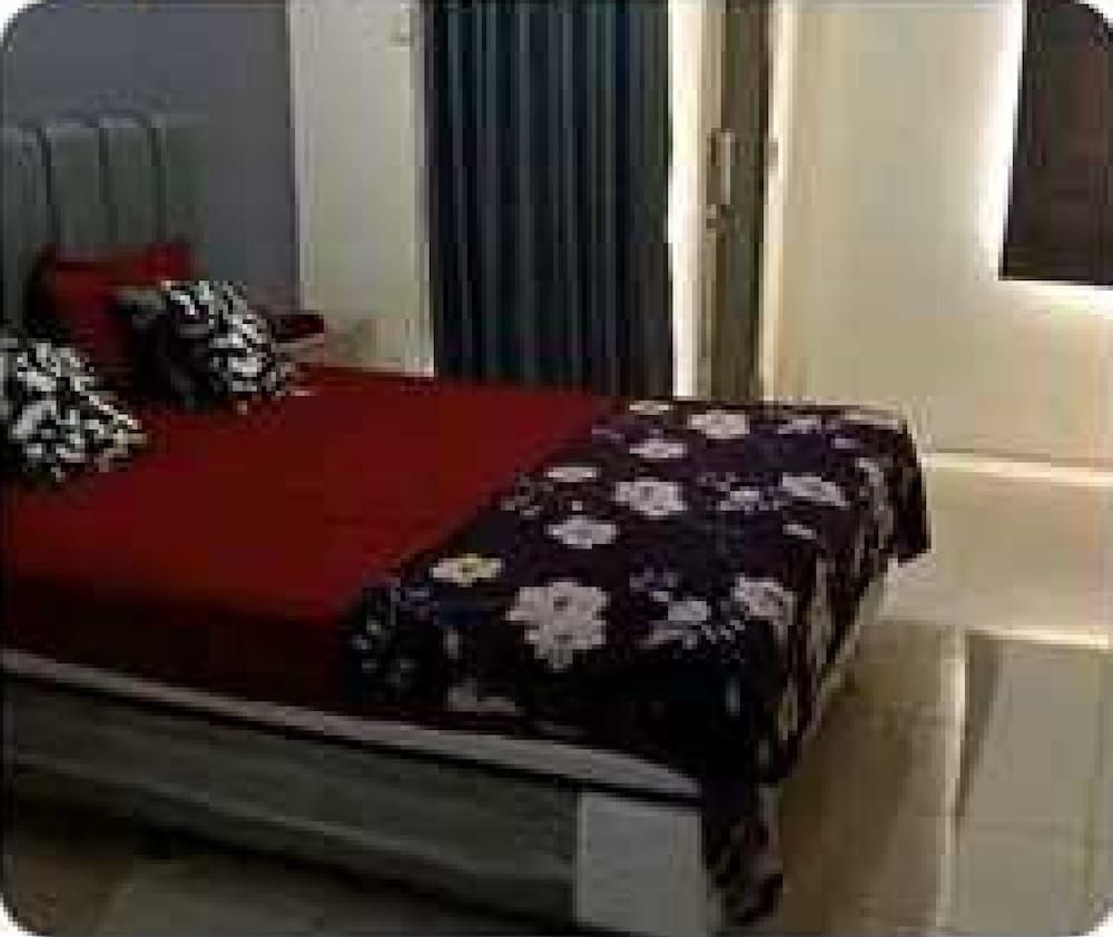 undefined EXPRESS O 91902 Heaven's Room 5