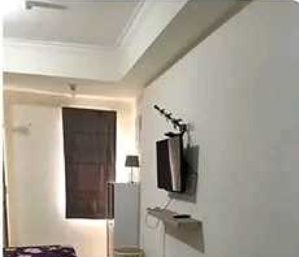 undefined EXPRESS O 91902 Heaven's Room 7