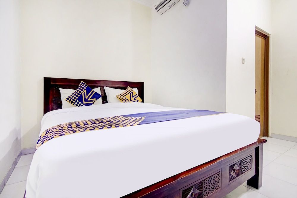 OYO Life 90152 Garuda Bima Residence Syariah Double Room 11