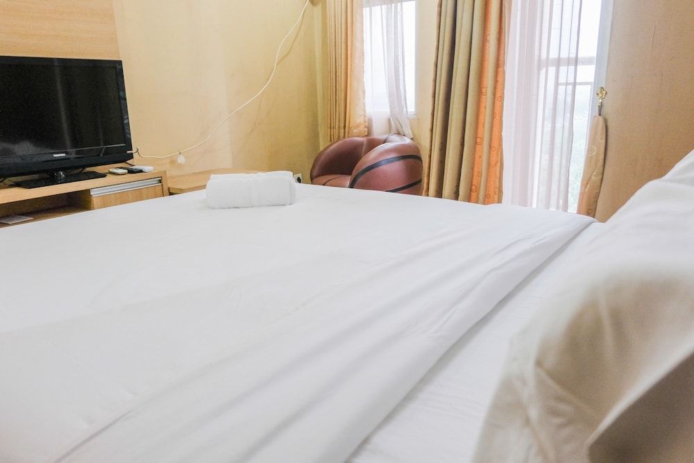 undefined Minimalist Studio Room Great Western Apartment 8