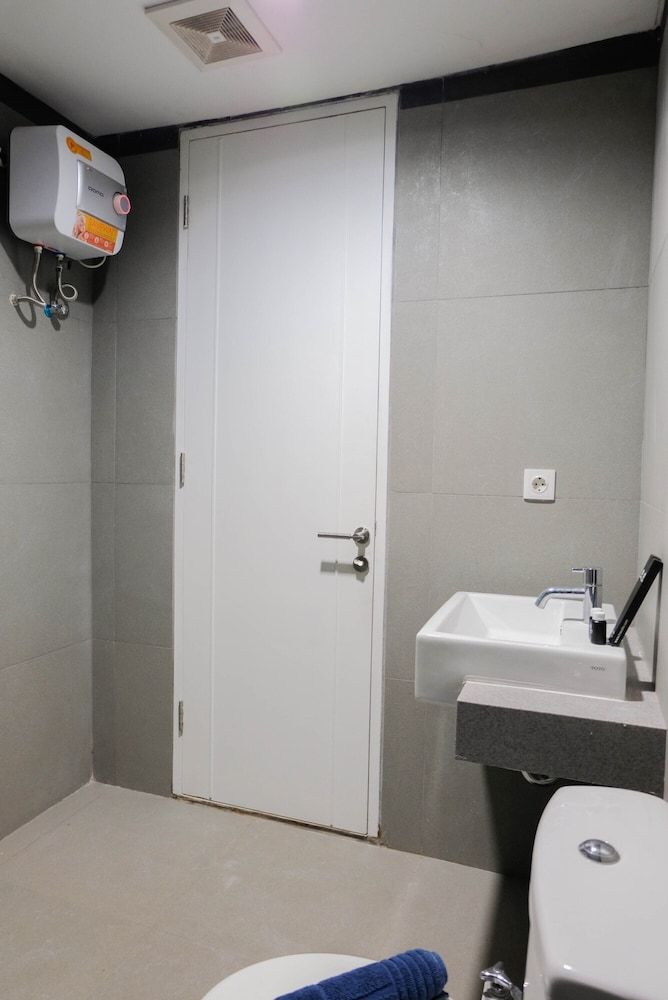 Luxurious and Comfy 2BR Paddington Heights Alam Sutera Apartment Room 13