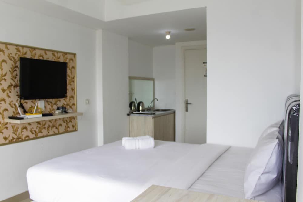 undefined Minimalist Studio Apartment at Poris 88 with City View 10