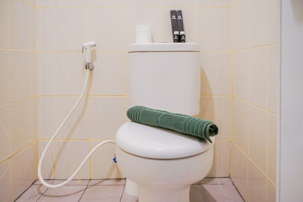 Minimalist Style Studio Ayodhya Apartment Room 8