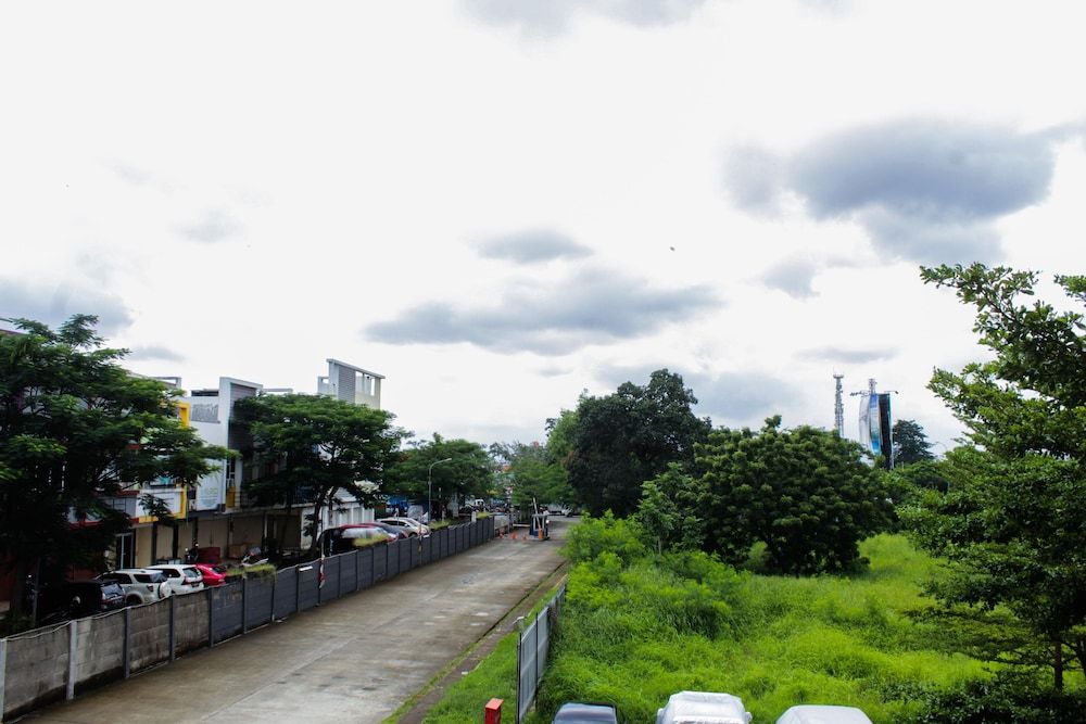 undefined Homey and Simply Furnished Studio Apartment at 19 Avenue 7