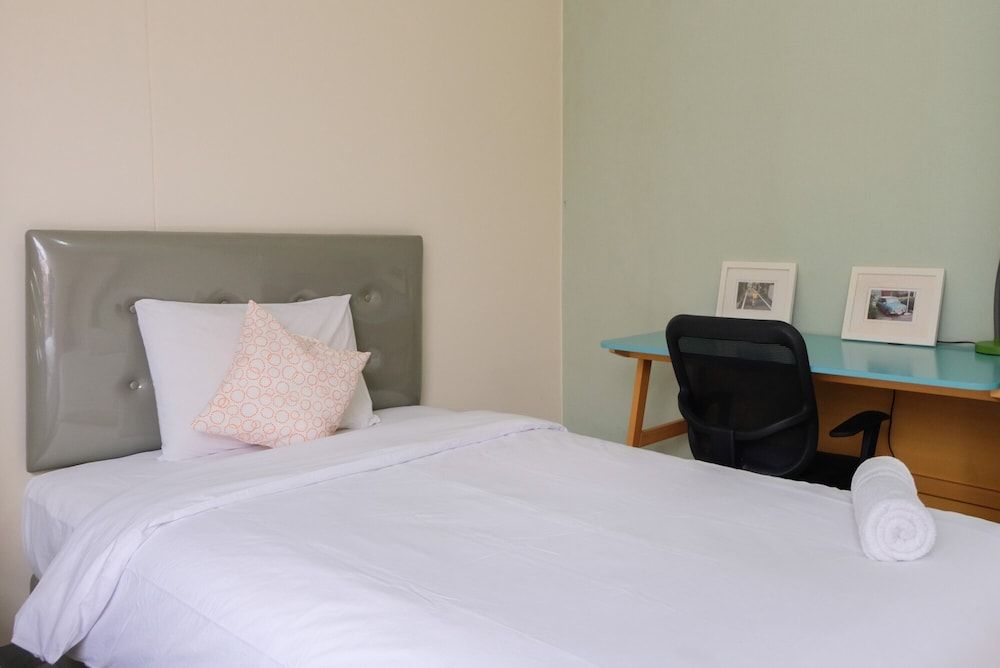 undefined Modern and Cozy 2BR Silkwood Apartment 8