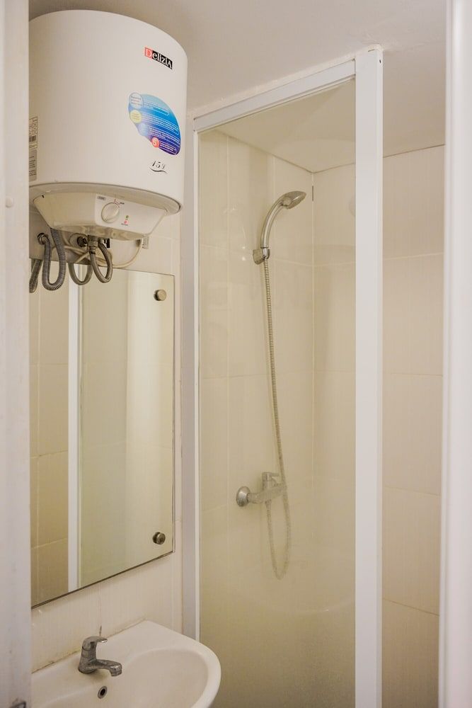 undefined Comfortable and Simple 2BR Apartment at 19 Avenue 10