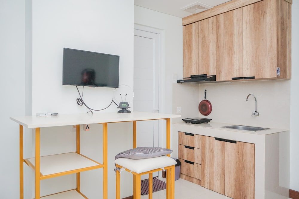 Fully Furnished with Comfortable Design 2BR Apartment Springwood Residence Apartment, Non Smoking, Kitchenette 9