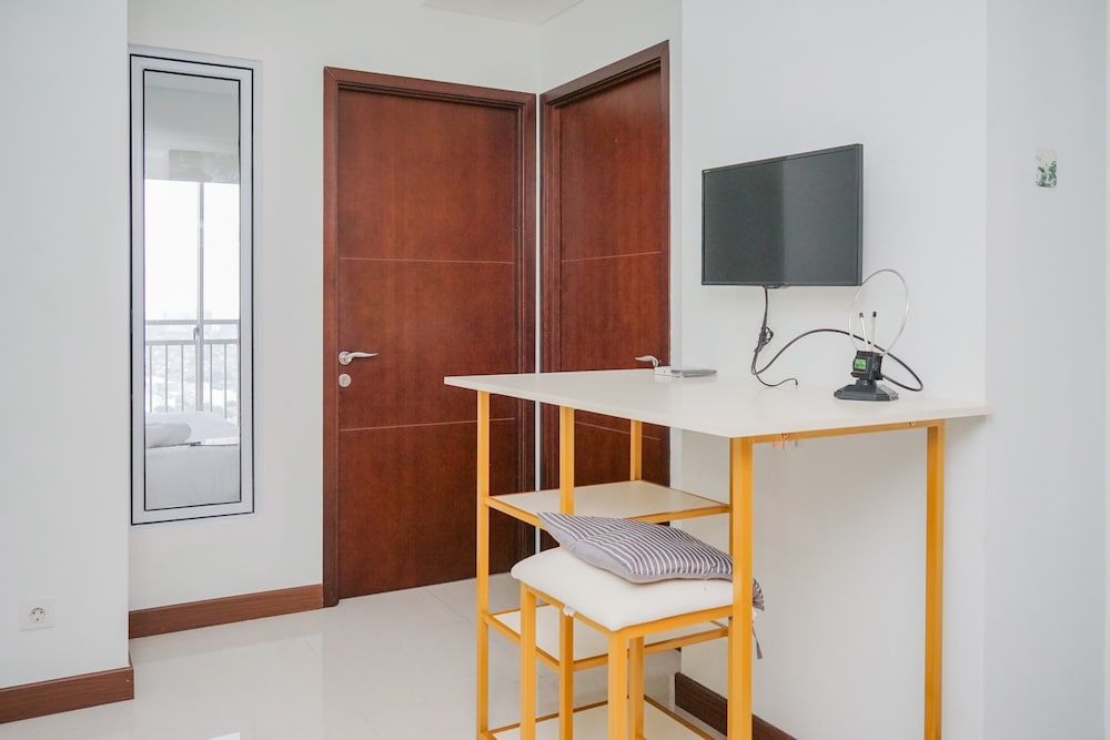 Fully Furnished with Comfortable Design 2BR Apartment Springwood Residence Apartment, Non Smoking, Kitchenette 10